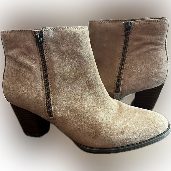 VIONIC suede Madeline  tan leather ankle boot women’s size 10 - Picture 1 of 13